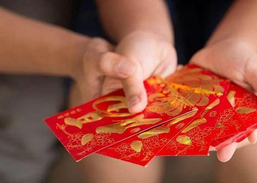关怀员工父母，为员工父母设置关怀金制度